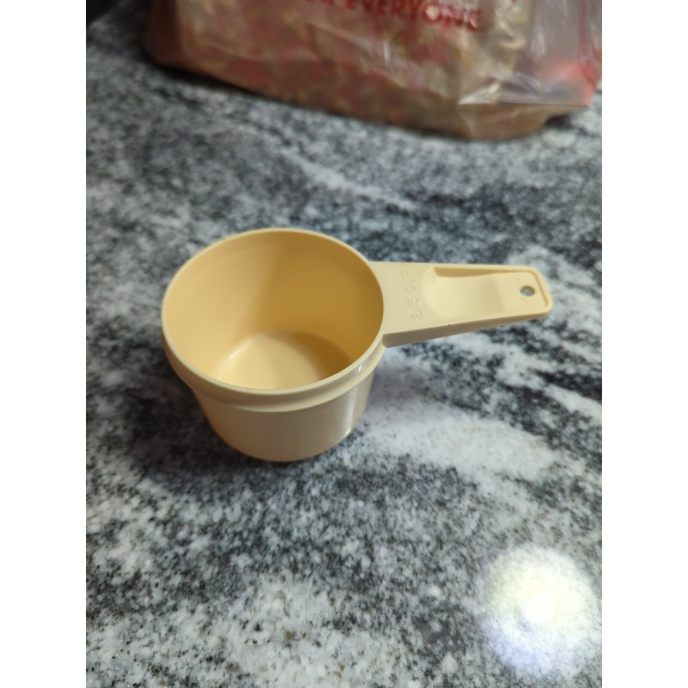 Vintage Tupperware 2/3 Cup Measuring Cup Almond Color